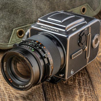 KEH2-1-1 A photograph of an older style camera.